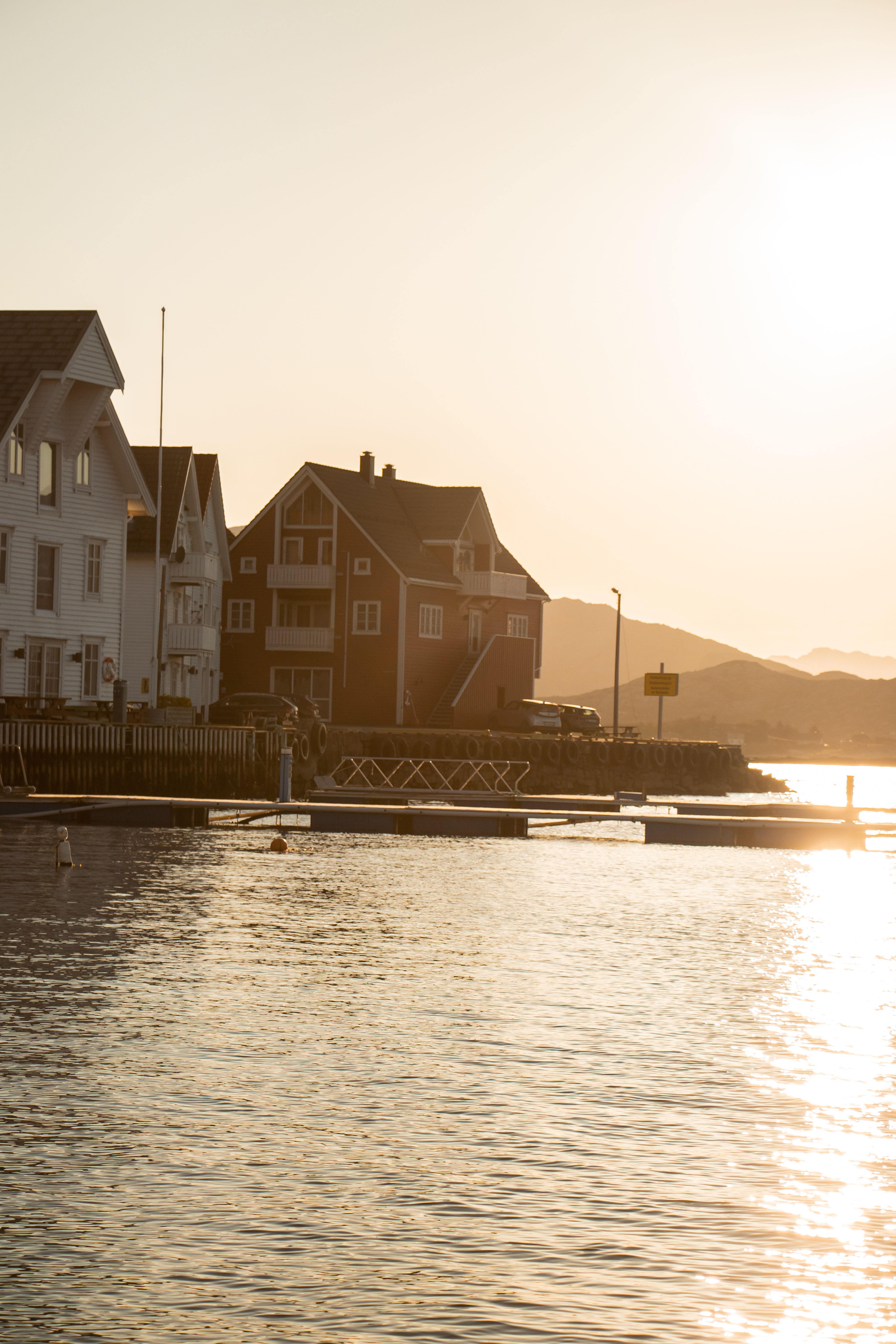 Kalvåg i solnedgang Knutholmen - Siri Granheim