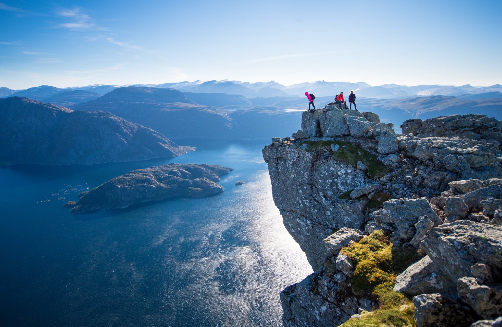 Personer på toppen av Hornelen