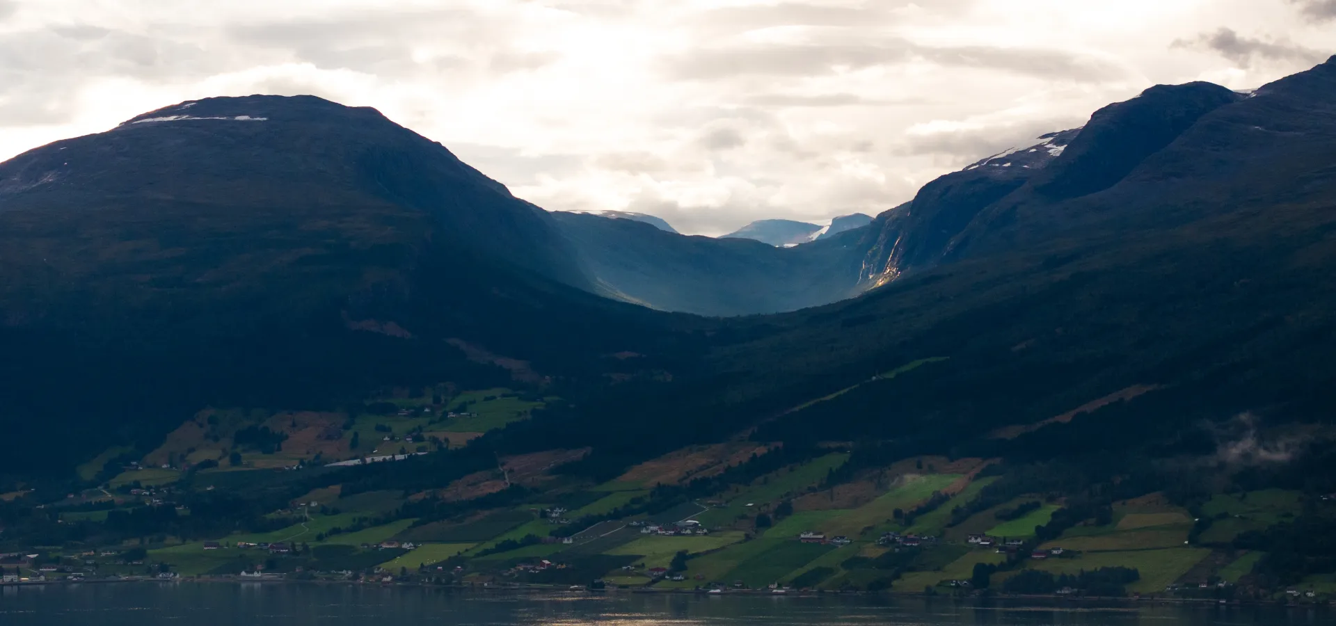 Utsikt over Innvik - Dag Ulvedal