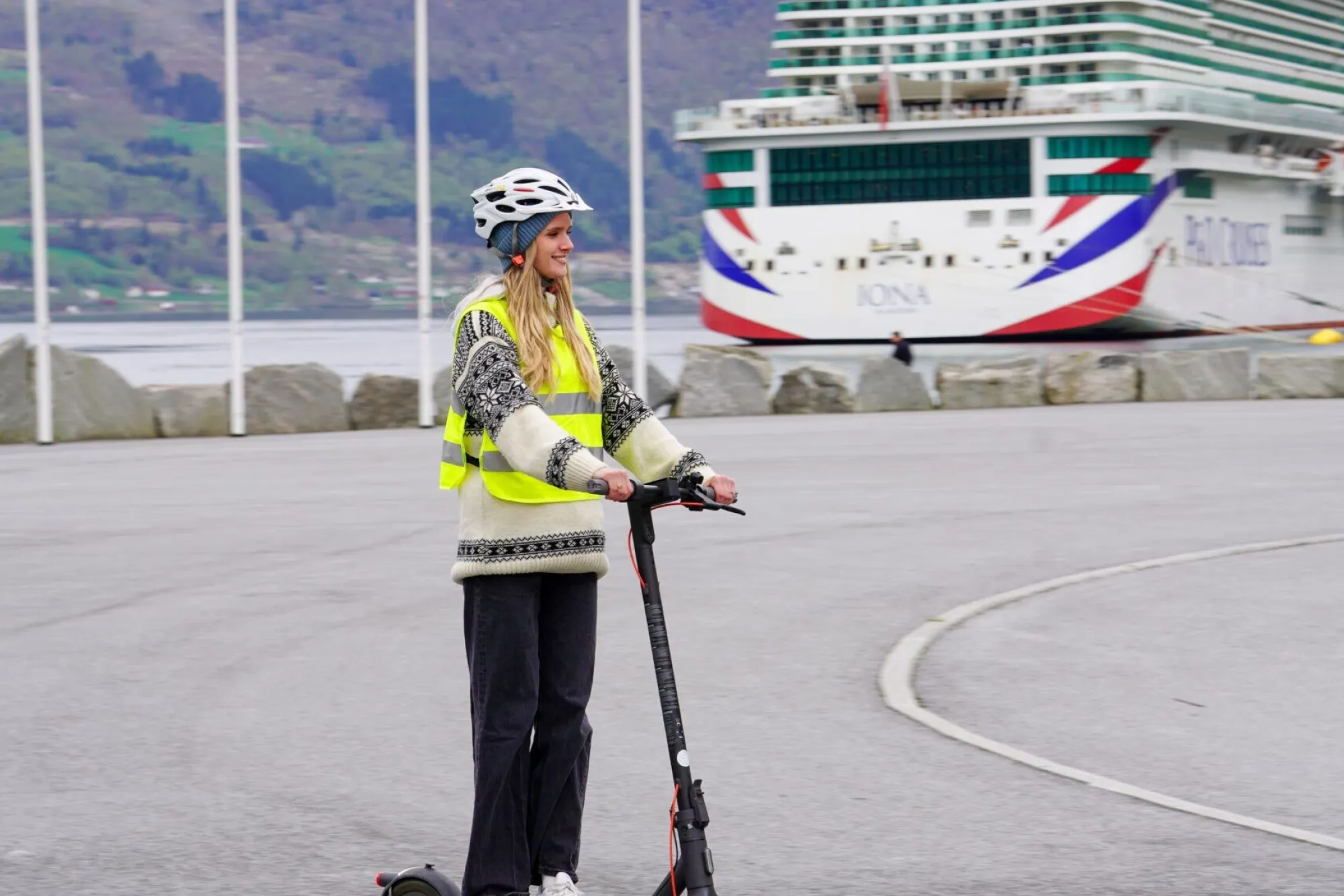 Leige av el-sparkesykkel i Olden | Olden Active 