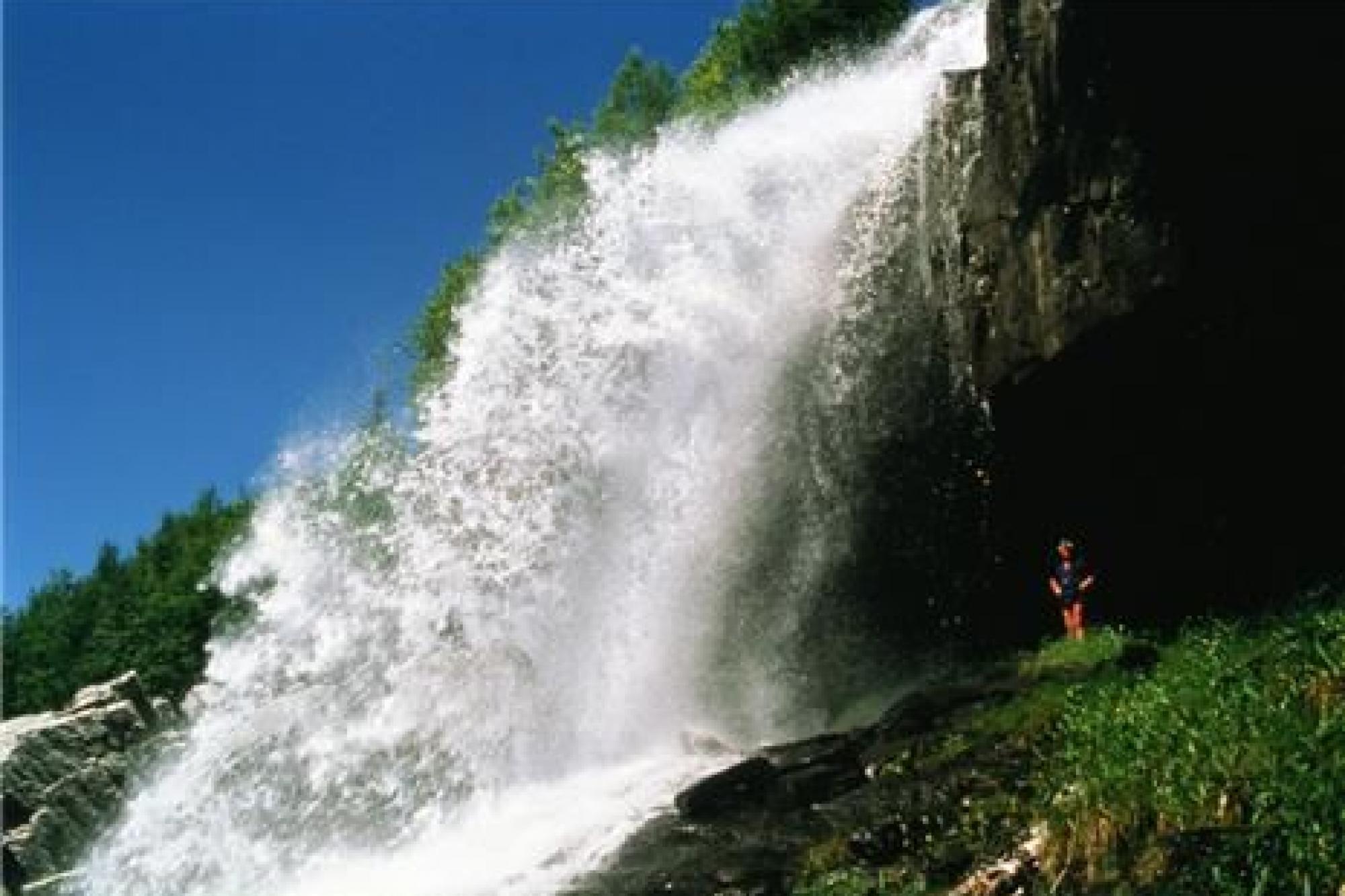 Tvinnefossen Waterfall