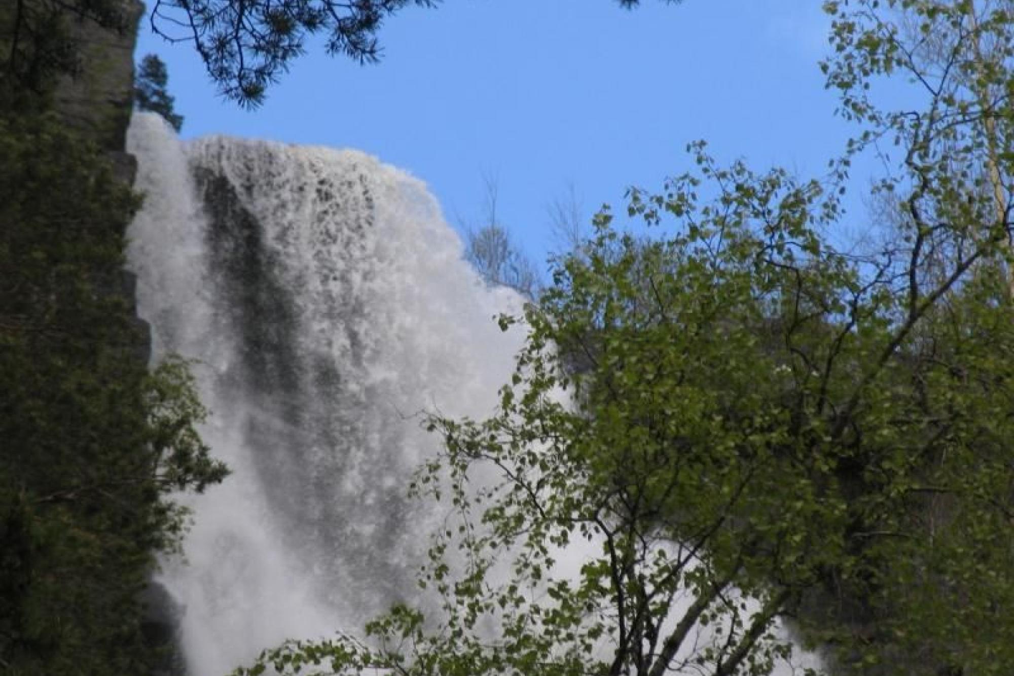 Holvikfossen Waterfall