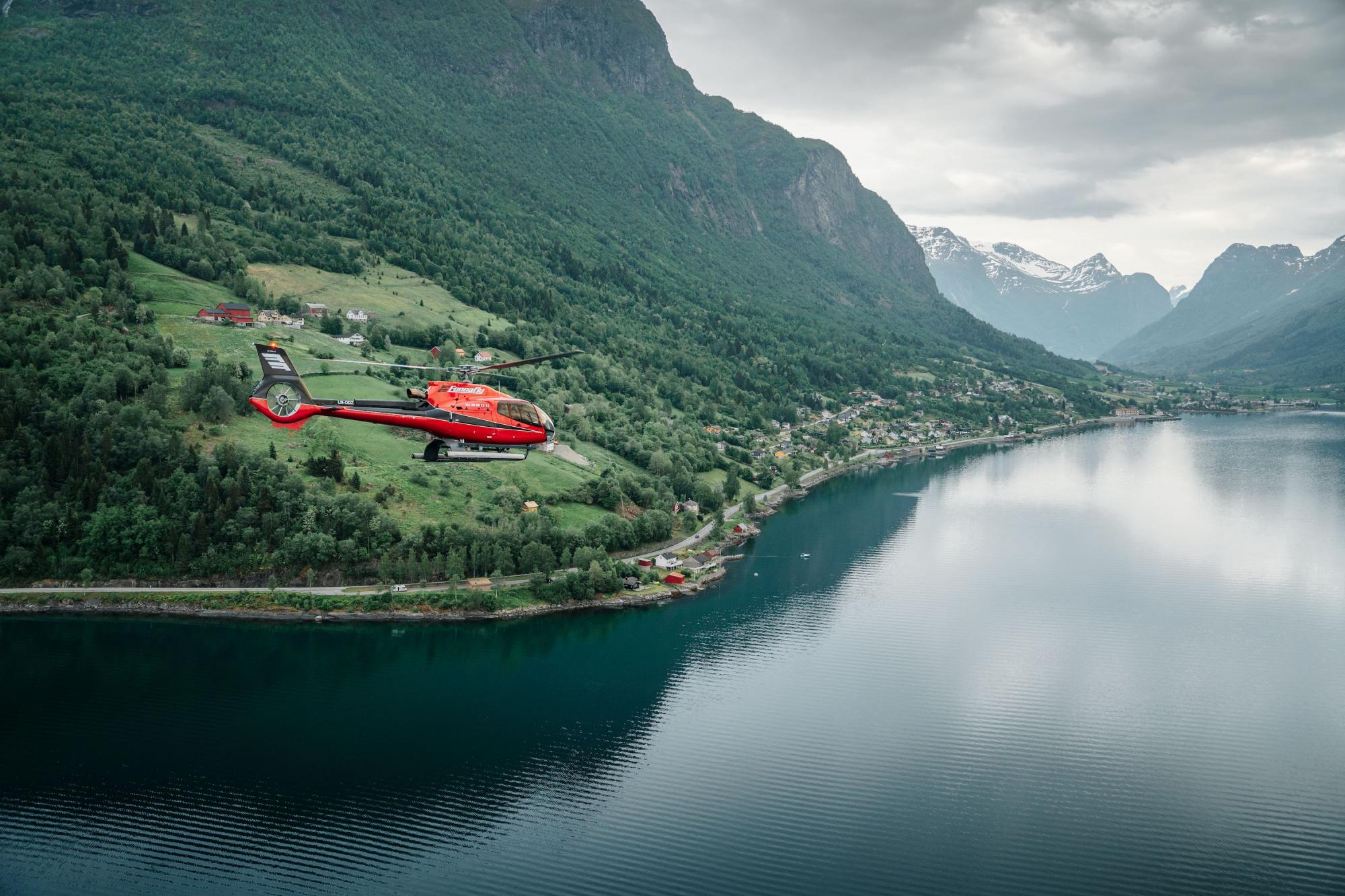 Helicopter Sightseeing Loen | Fonnafly 